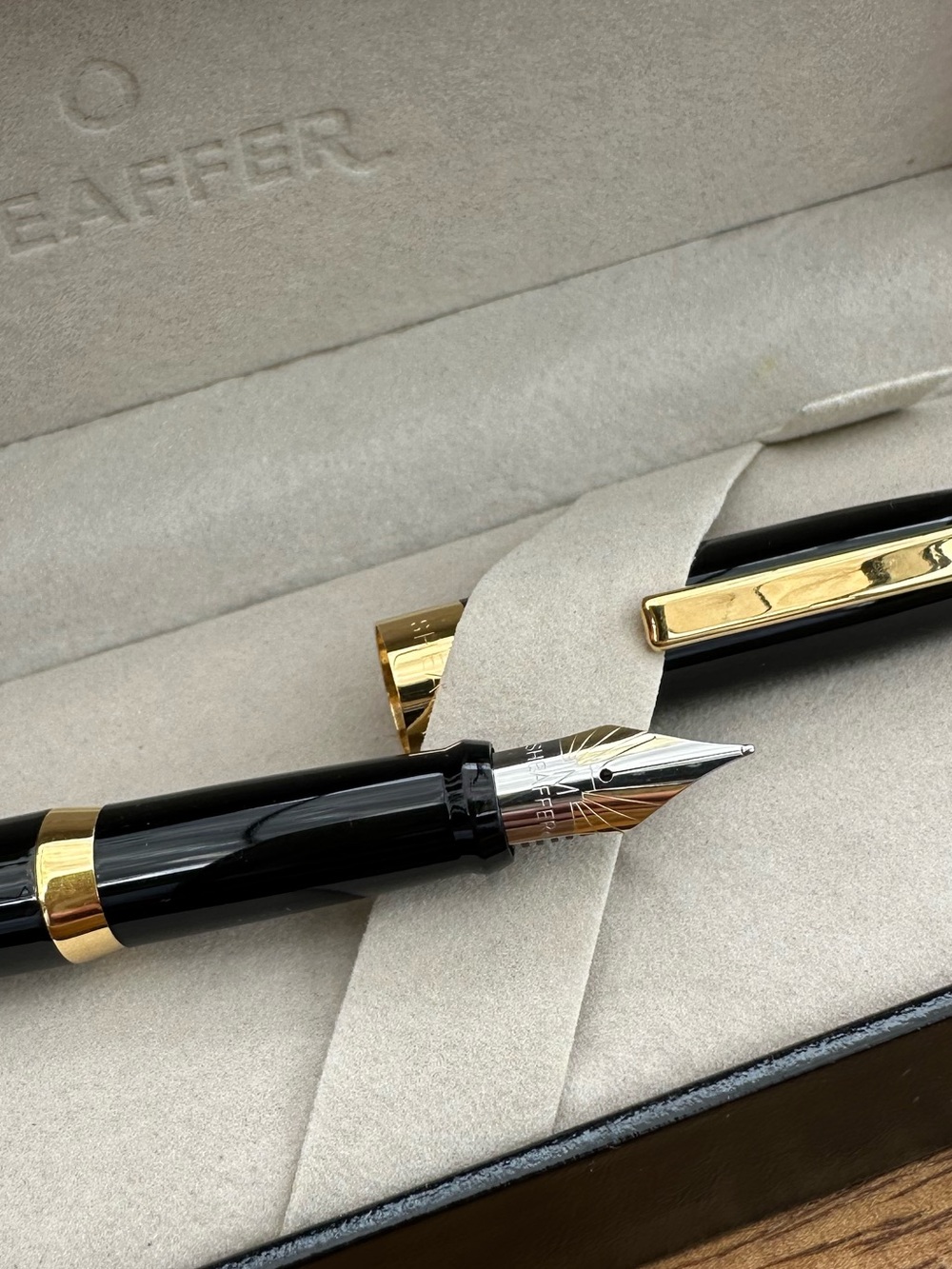 Sheaffer Sagaris Black & Gold Fountain Pen Medium Nib